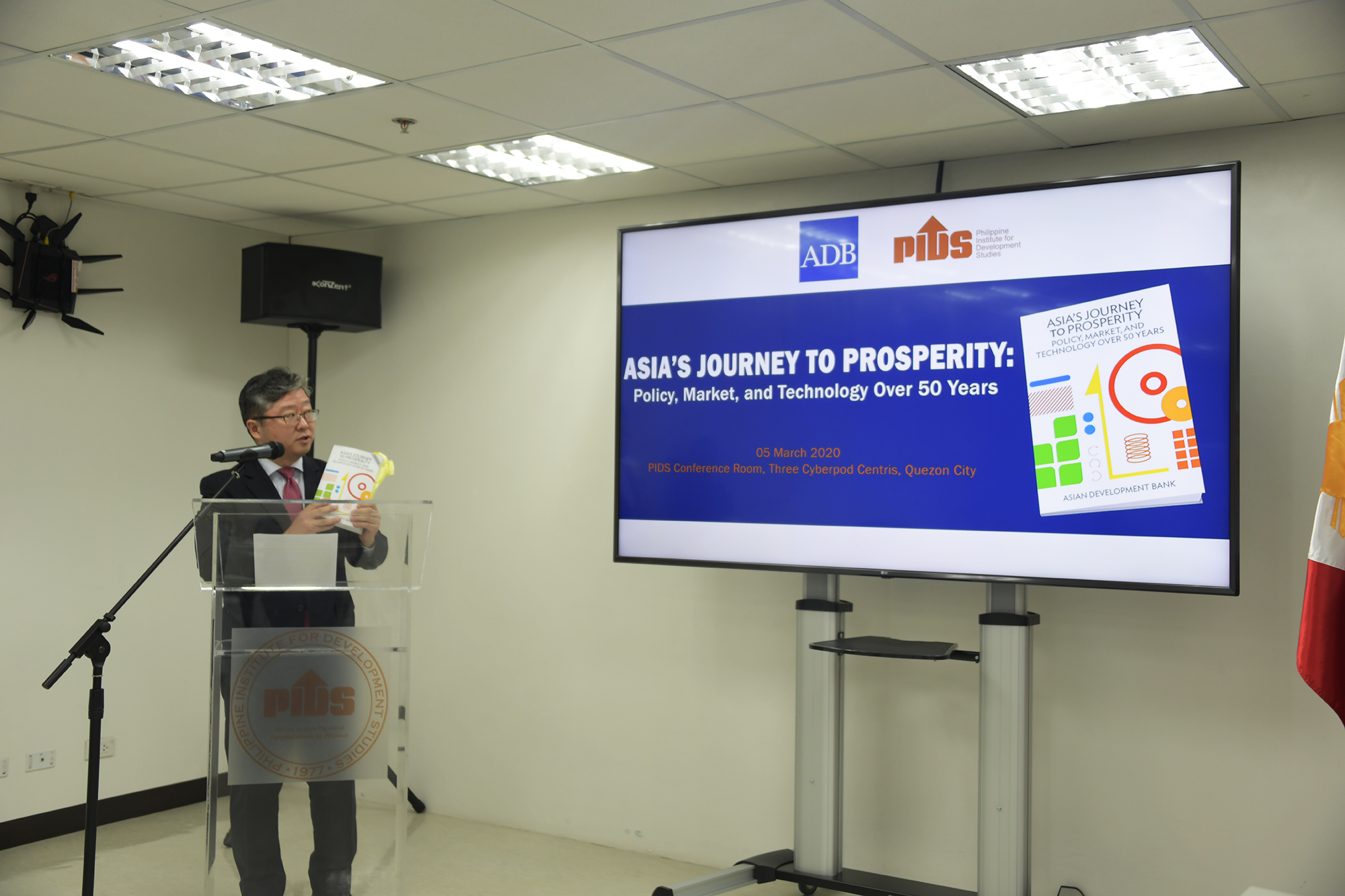 Dissemination Seminar on Asia's Journey to Prosperity: Policy, Market, and Technology over 50 Years-pids-adb-3-20200310.jpg