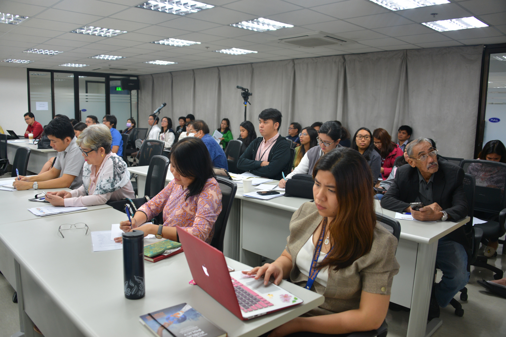Public Seminar on Global Trade and SMEs-pids-tradesmes-5-20191016.jpg