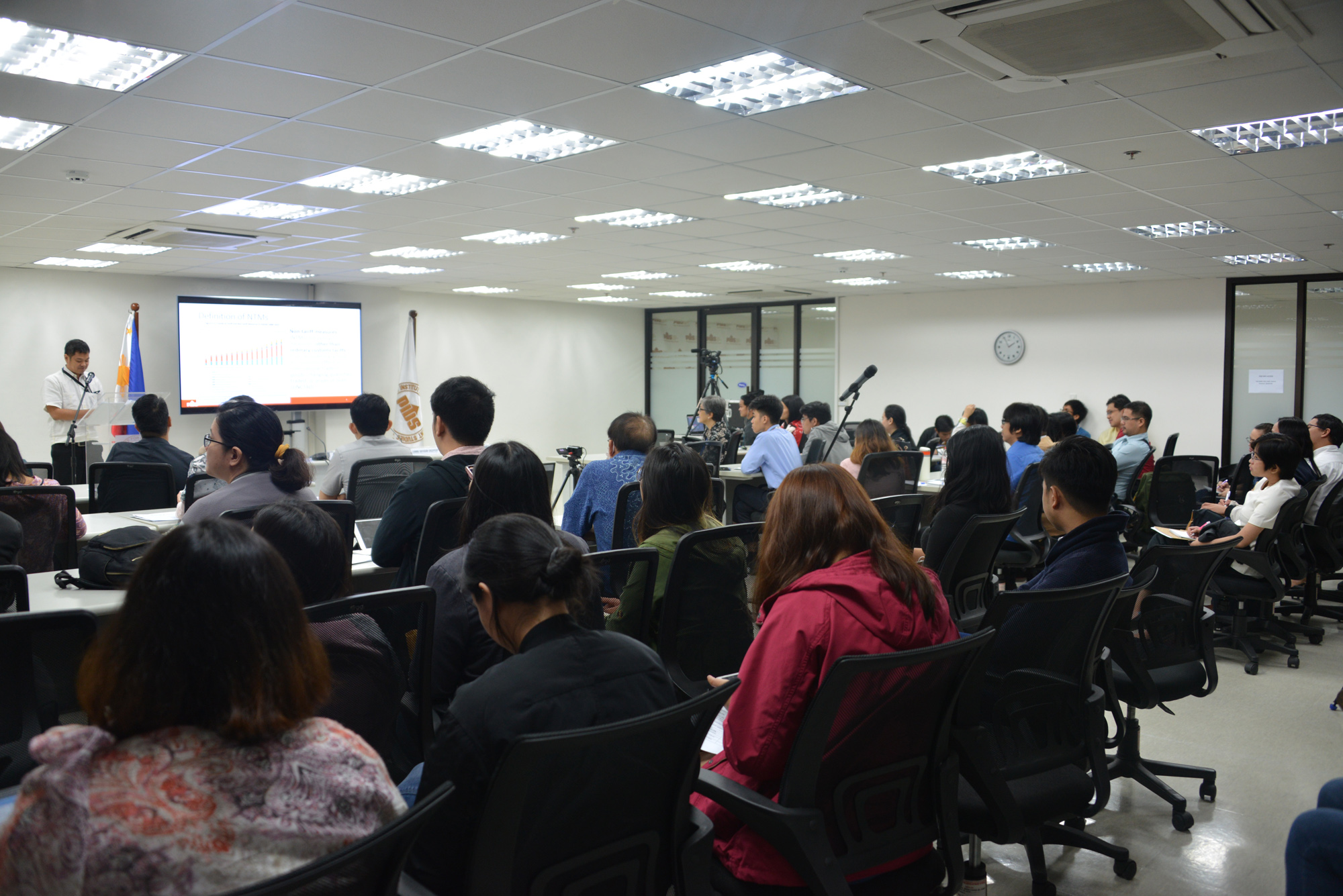 Public Seminar on Global Trade and SMEs-pids-tradesmes-7-20191016.jpg