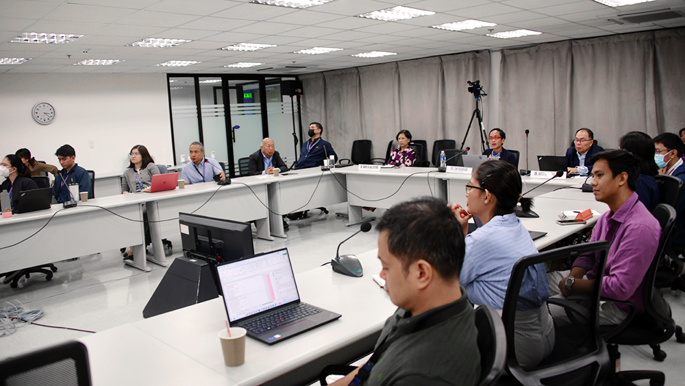 Dr. Ruivivar visits PIDS, discusses impact of investment trends, including China+1 -4.JPG